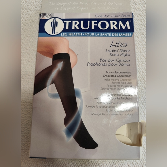 TRUFORM Leg Health Lites Ladies Sheer Knee Highs - Picture 1 of 6